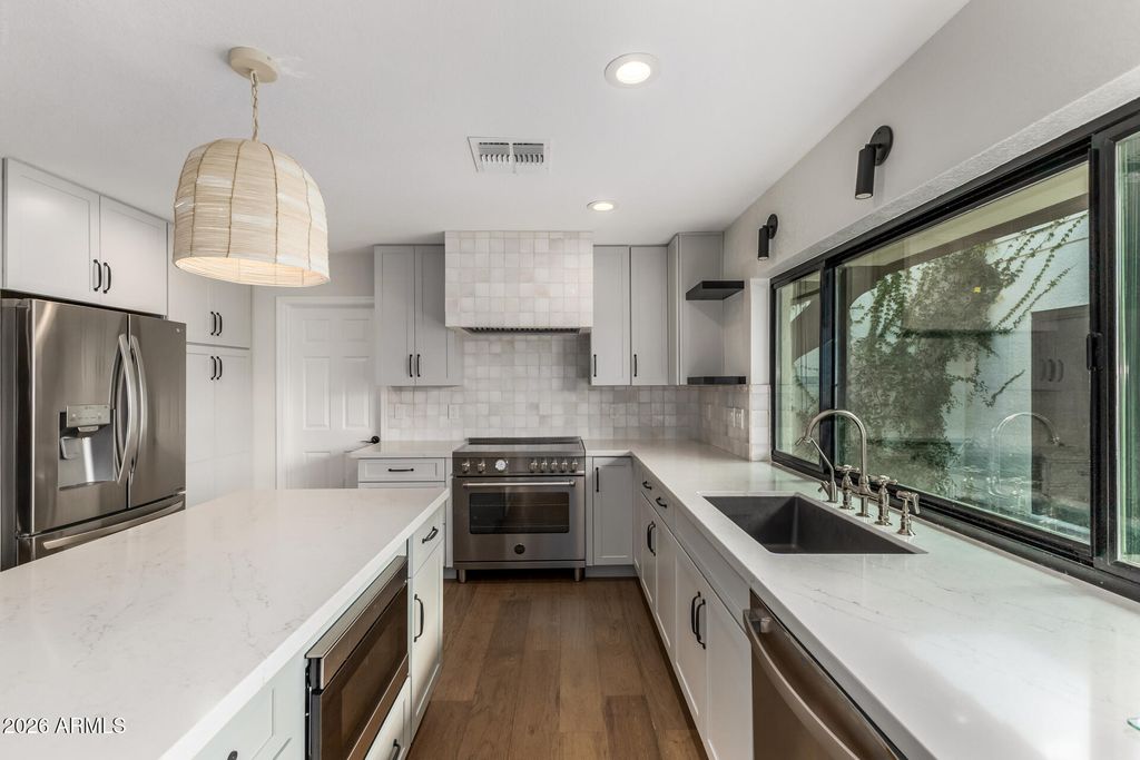 Image 14 of property listing at 9125 N 82ND Street, Scottsdale, AZ 85258