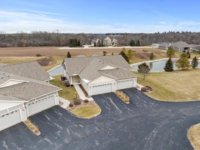 1920 Ravenswood LANE, Manitowoc, WI 54220
