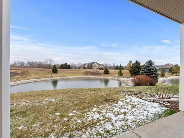 1920 Ravenswood LANE, Manitowoc, WI 54220