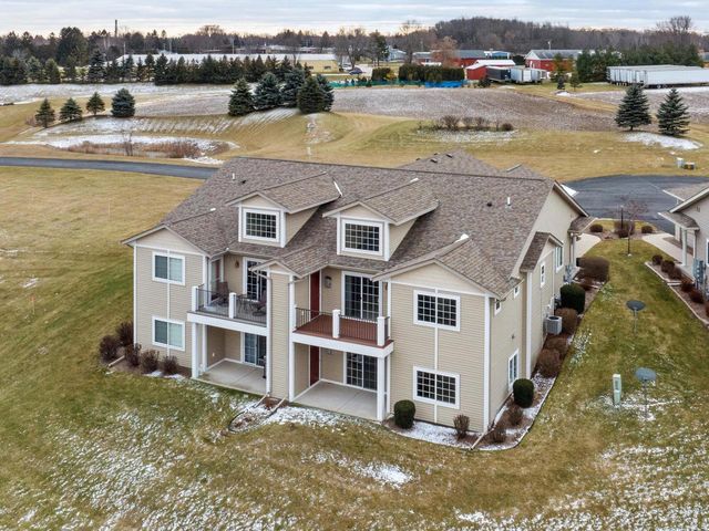 1920 Ravenswood LANE, Manitowoc, WI 54220