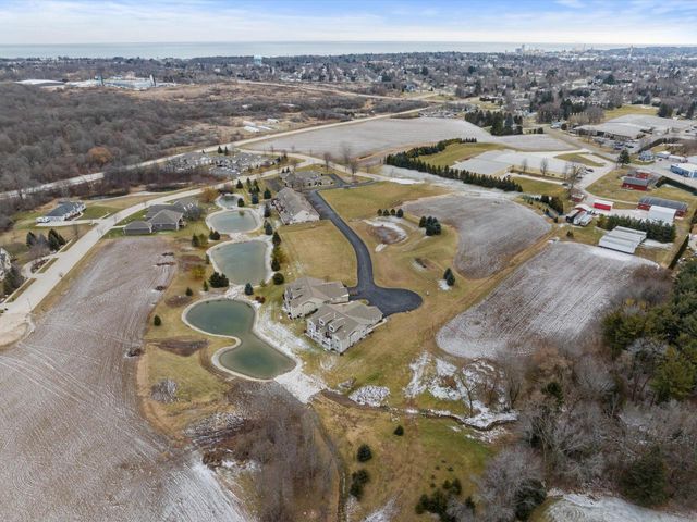 1920 Ravenswood LANE, Manitowoc, WI 54220