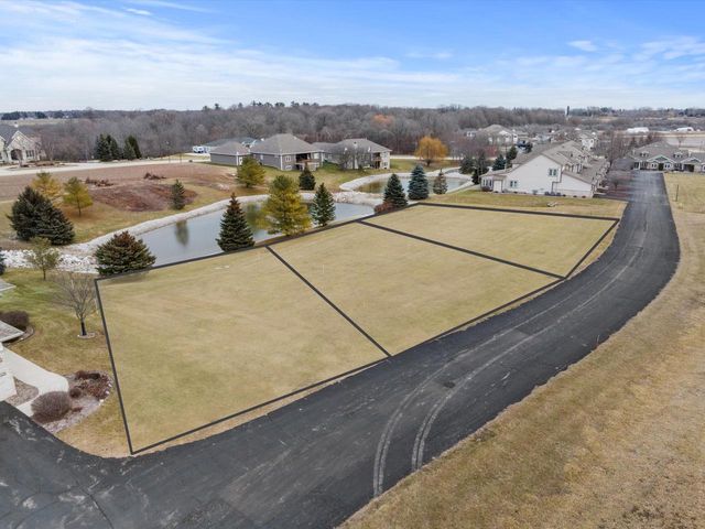 1920 Ravenswood LANE, Manitowoc, WI 54220