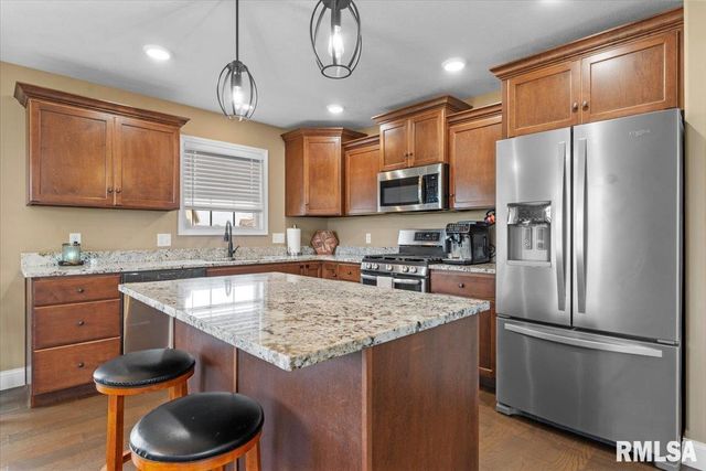 801 Kellan Drive, Chatham, IL 62629