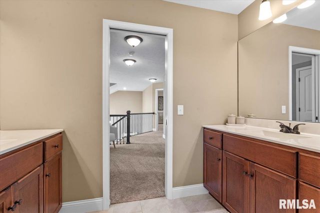 801 Kellan Drive, Chatham, IL 62629