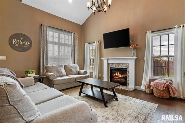801 Kellan Drive, Chatham, IL 62629