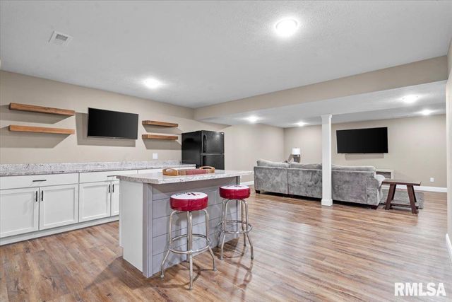 801 Kellan Drive, Chatham, IL 62629