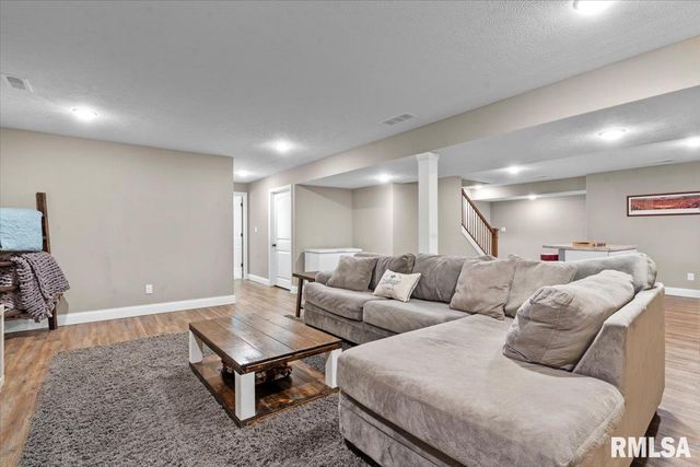 801 Kellan Drive, Chatham, IL 62629