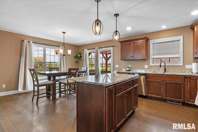 801 Kellan Drive, Chatham, IL 62629
