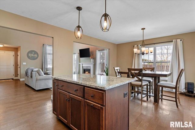 801 Kellan Drive, Chatham, IL 62629