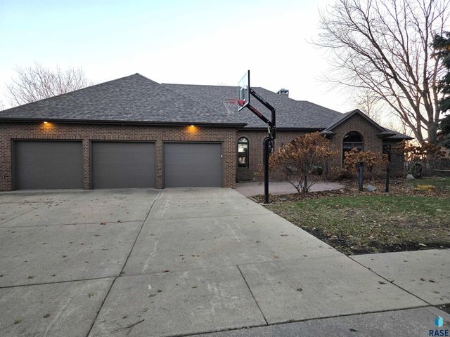 1001 E Ridge Rd Road, Sioux Falls, SD 57105