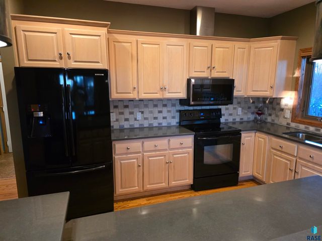 1001 E Ridge Rd Road, Sioux Falls, SD 57105