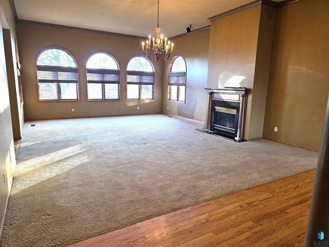 1001 E Ridge Rd Road, Sioux Falls, SD 57105