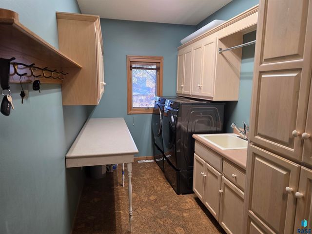 1001 E Ridge Rd Road, Sioux Falls, SD 57105