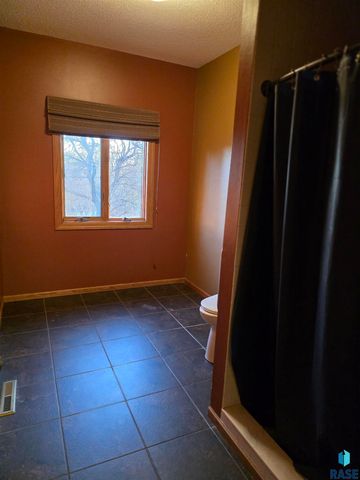 1001 E Ridge Rd Road, Sioux Falls, SD 57105