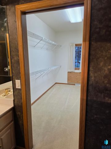 1001 E Ridge Rd Road, Sioux Falls, SD 57105