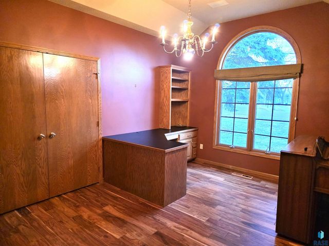 1001 E Ridge Rd Road, Sioux Falls, SD 57105