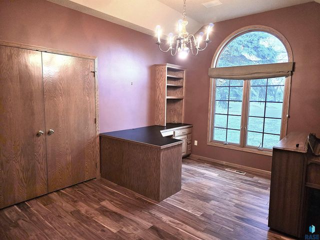 1001 E Ridge Rd Road, Sioux Falls, SD 57105