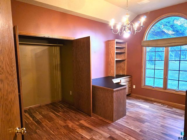 1001 E Ridge Rd Road, Sioux Falls, SD 57105