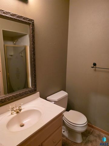 1001 E Ridge Rd Road, Sioux Falls, SD 57105