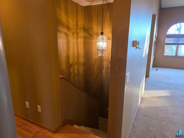 1001 E Ridge Rd Road, Sioux Falls, SD 57105