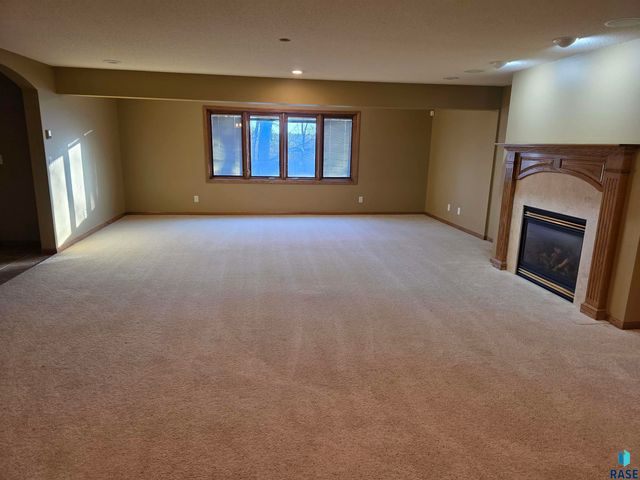 1001 E Ridge Rd Road, Sioux Falls, SD 57105