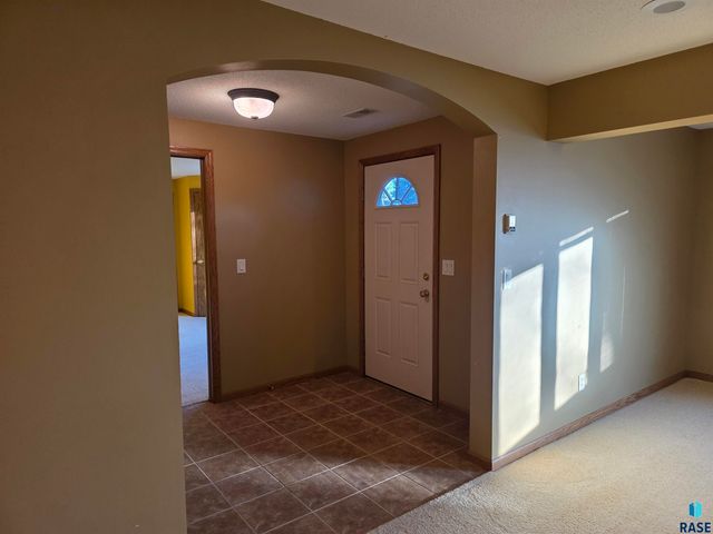 1001 E Ridge Rd Road, Sioux Falls, SD 57105