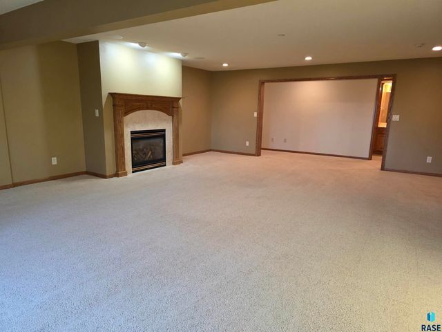 1001 E Ridge Rd Road, Sioux Falls, SD 57105