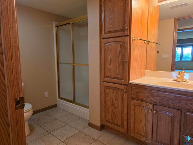 1001 E Ridge Rd Road, Sioux Falls, SD 57105