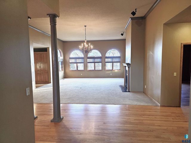 1001 E Ridge Rd Road, Sioux Falls, SD 57105