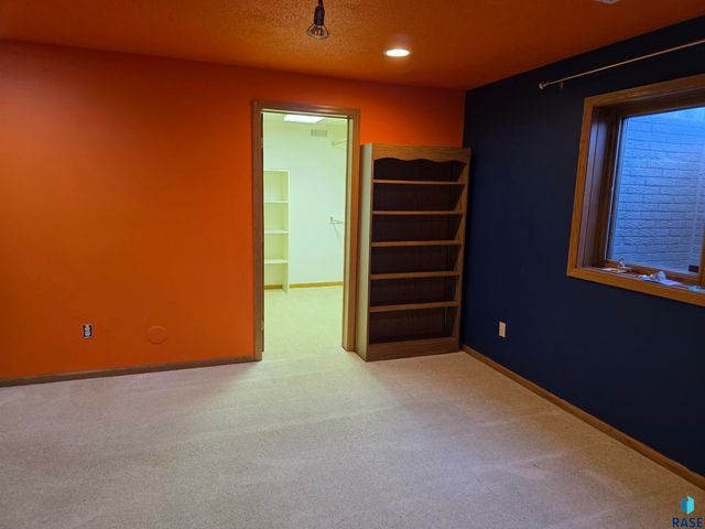 1001 E Ridge Rd Road, Sioux Falls, SD 57105