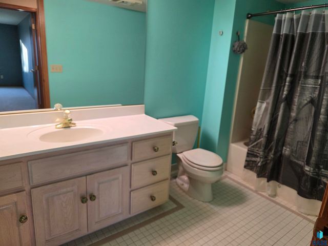 1001 E Ridge Rd Road, Sioux Falls, SD 57105