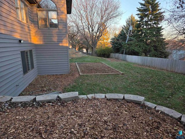 1001 E Ridge Rd Road, Sioux Falls, SD 57105