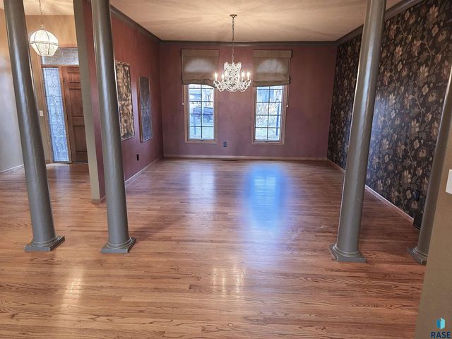 1001 E Ridge Rd Road, Sioux Falls, SD 57105