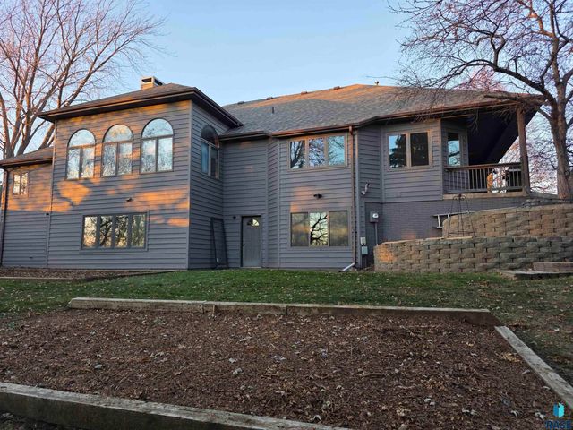 1001 E Ridge Rd Road, Sioux Falls, SD 57105