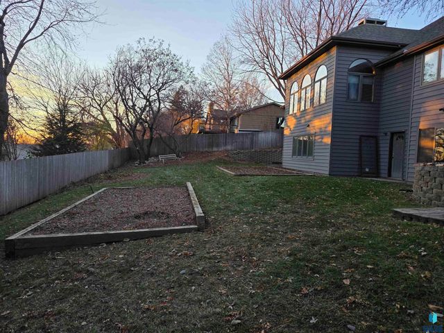 1001 E Ridge Rd Road, Sioux Falls, SD 57105