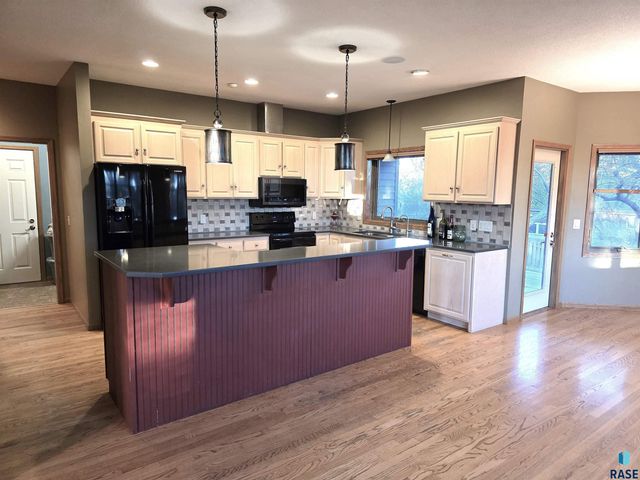 1001 E Ridge Rd Road, Sioux Falls, SD 57105
