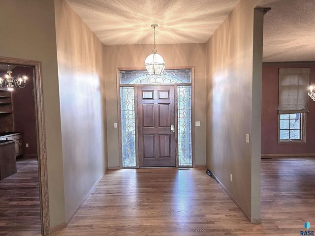 1001 E Ridge Rd Road, Sioux Falls, SD 57105