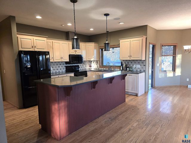 1001 E Ridge Rd Road, Sioux Falls, SD 57105
