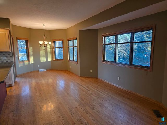 1001 E Ridge Rd Road, Sioux Falls, SD 57105