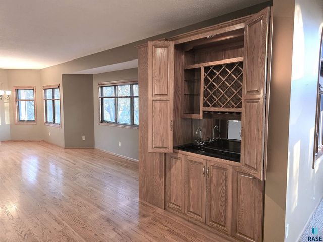 1001 E Ridge Rd Road, Sioux Falls, SD 57105
