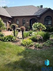 1001 E Ridge Rd Road, Sioux Falls, SD 57105