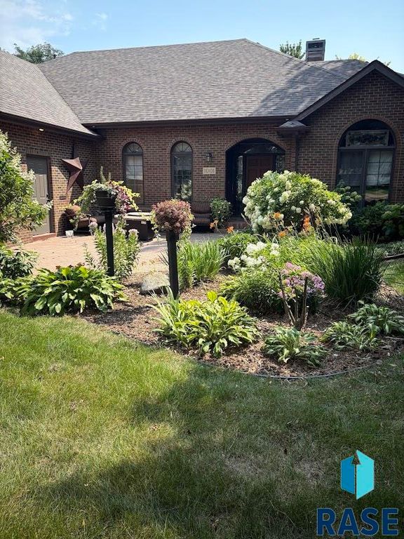 1001 E Ridge Rd Road, Sioux Falls, SD 57105