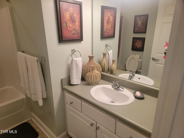 210 Raceday Center Drive 1505, Bristol, TN 37620