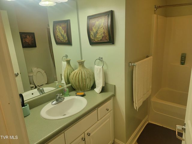 210 Raceday Center Drive 1505, Bristol, TN 37620