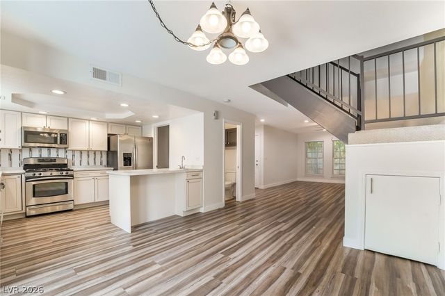3949 South Torrey Pines Drive, Las Vegas, NV 89103