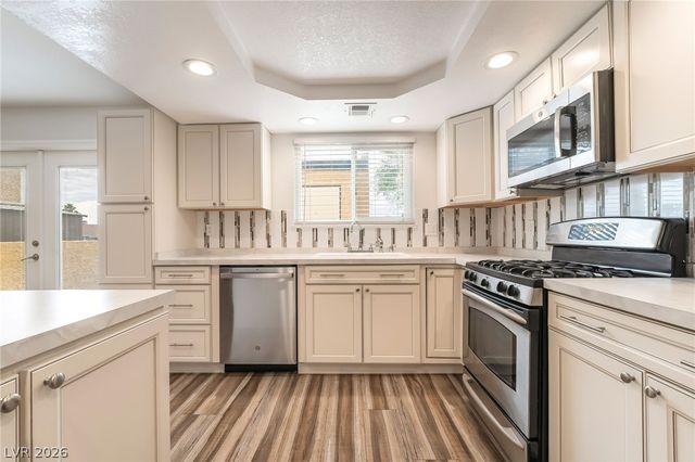 3949 South Torrey Pines Drive, Las Vegas, NV 89103