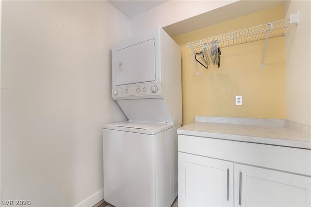 3949 South Torrey Pines Drive, Las Vegas, NV 89103