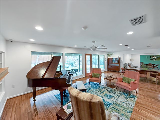 921 9th Street, Grand Prairie, TX 75050