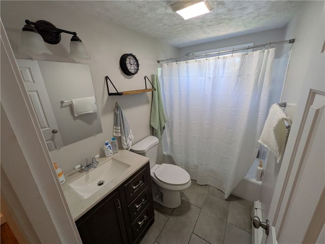 118 Center Avenue, Middletown, RI 02842
