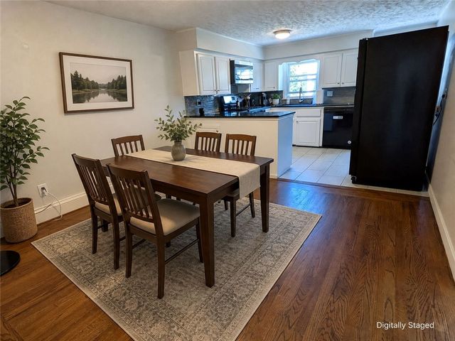 118 Center Avenue, Middletown, RI 02842